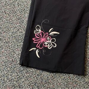ALFRED DUNNER Black 3/4 Capri Slacks Pants Pink Floral Detail High-Waist Sz 8